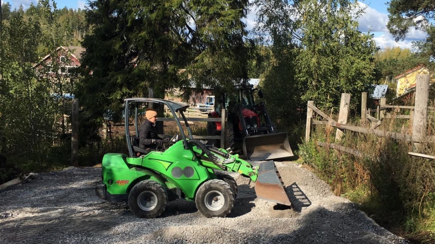 Ecoraster maakennoja täytetään murskeella.