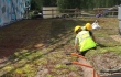 Tasaiselle katolle asennetaan Nordic Green Roof® maksaruohomattoa. Asentaja Eg-Trading Oy.