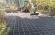 Ecoraster maakennoja täytetään murskeella.